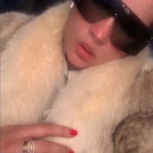 Meet your Posher, Madelin